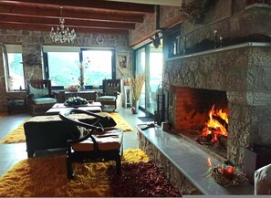 Villa | 4 bedrooms, Internet