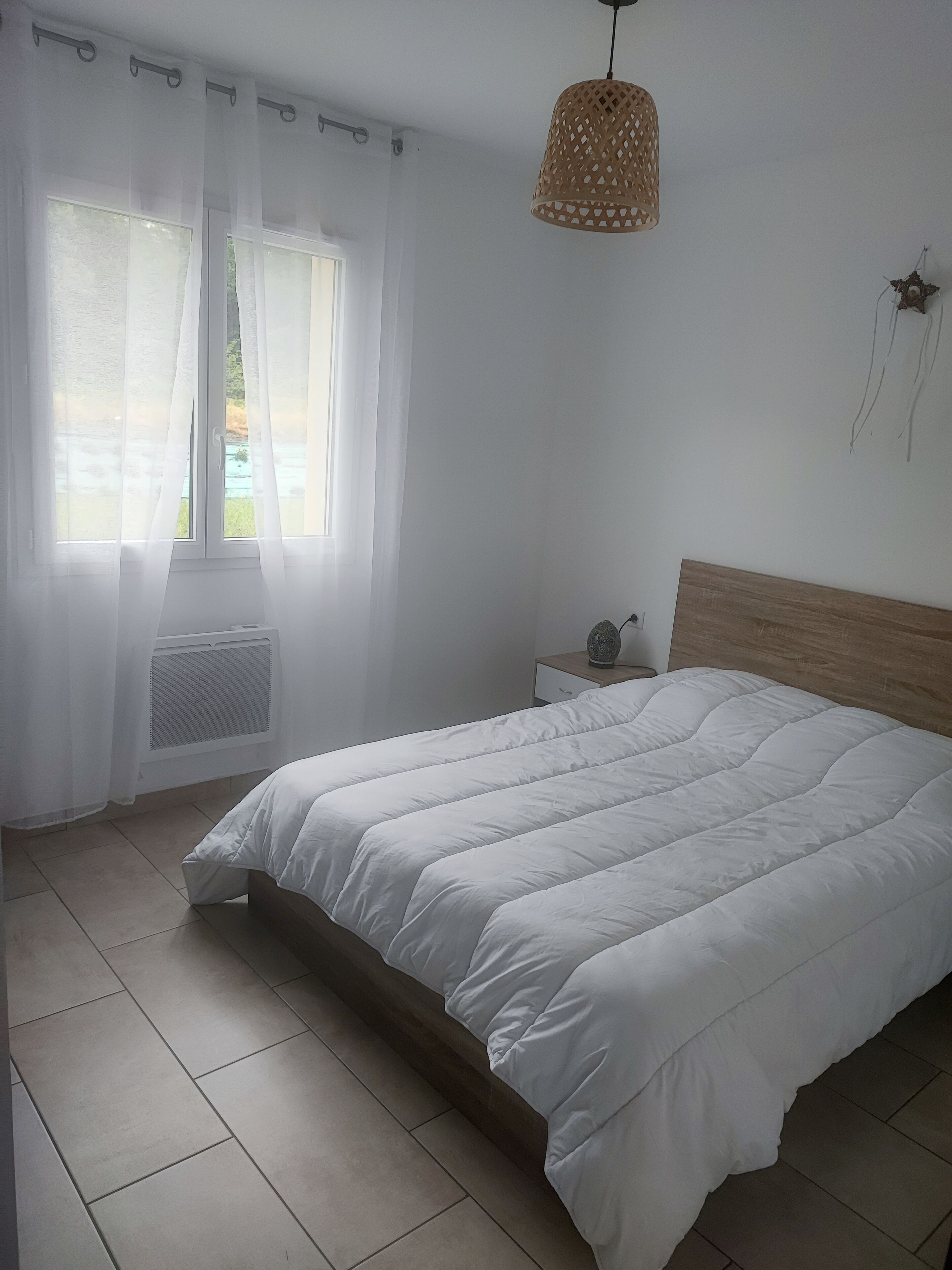 3 bedrooms, bed sheets