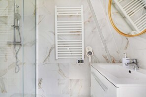 Bathroom - Exceptional Triplex With Terrace - Montmartre (Paris)
