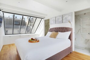 3 bedrooms, laptop workspace, iron/ironing board, bed sheets - Exceptional Triplex With Terrace - Montmartre (Paris)
