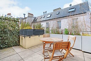 Apartment | Outdoor dining - Exceptional Triplex With Terrace - Montmartre (Paris)