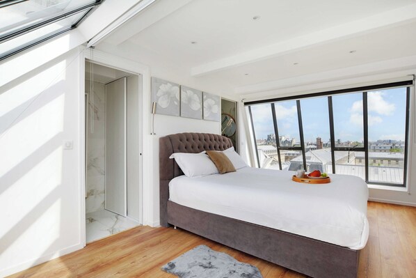 Apartment | 3 bedrooms, laptop workspace, iron/ironing board, bed sheets