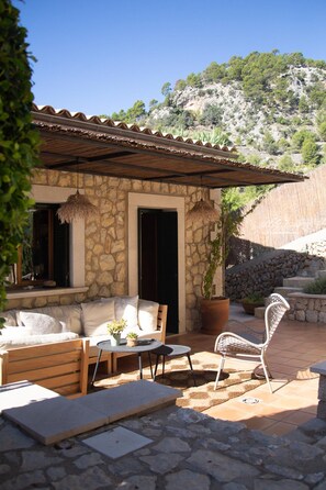 Villa, Smoking