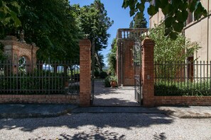 Vila, acessível, para fumantes | 9 quartos