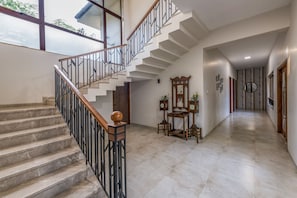 Biệt thự, hút thuốc | 6 phòng ngủ