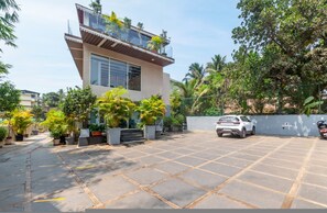 4 bedrooms