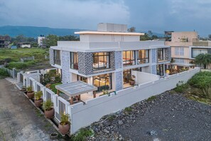 Villa, Smoking
