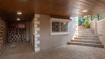 Villa, Smoking