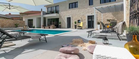 4 bedrooms