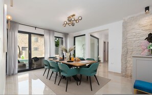 4 bedrooms, desk - Designer Villa Simone - Modern Heritage Style (Tinjan)