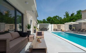 4 bedrooms - Designer Villa Simone - Modern Heritage Style (Tinjan)