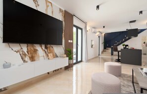 4 bedrooms - Designer Villa Simone - Modern Heritage Style (Tinjan)