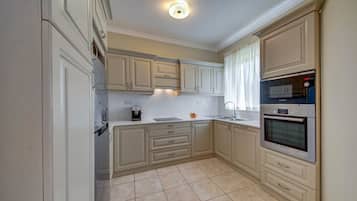 Villa | 5 bedrooms, Internet