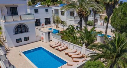 Villa Gardenia - 5 Bedroom Holiday Villa With Pool