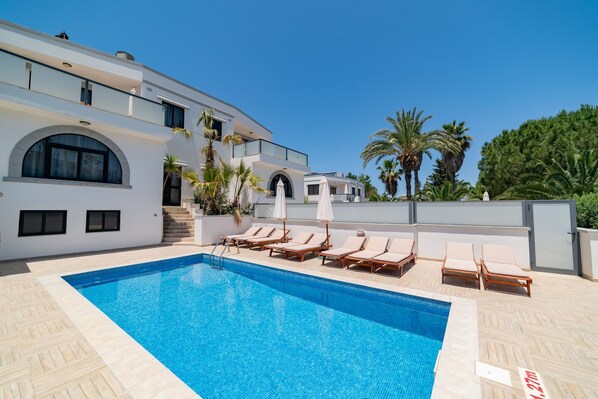 Villa | 5 bedrooms, Internet