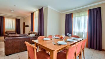 House | 5 bedrooms, Internet