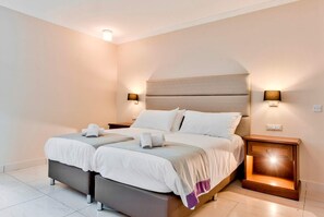 Villa | 5 bedrooms, Internet