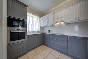 Villa | 3 bedrooms, Internet