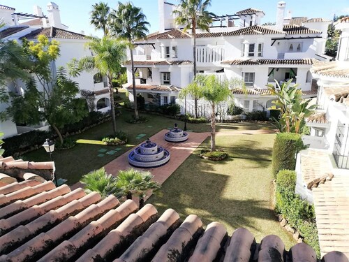 Top Floor 2 Bedroom Duplex 360 Views F-5