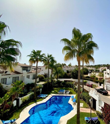 House Pauline 3 bed Poolside Private Garden M-5