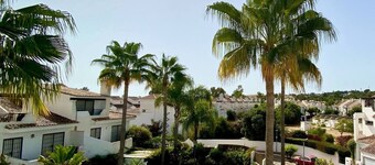 House Pauline 3 bed Poolside Private Garden M-5