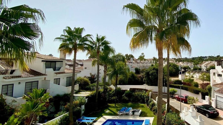 House Pauline 3 bed Poolside Private Garden M-5