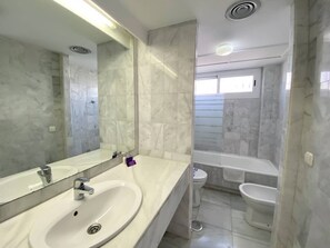 House | 3 bedrooms, Internet - House Pauline 3 bed Poolside Private Garden M-5 (Marbella)