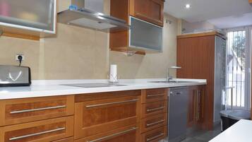 House | 4 bedrooms, Internet