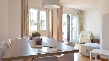 House | 4 bedrooms, Internet