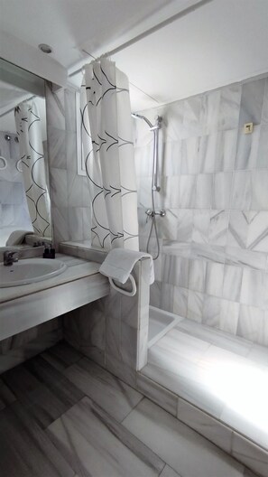 House | 2 bedrooms - Standard 2 Bedroom Apartment F-3 (Marbella)