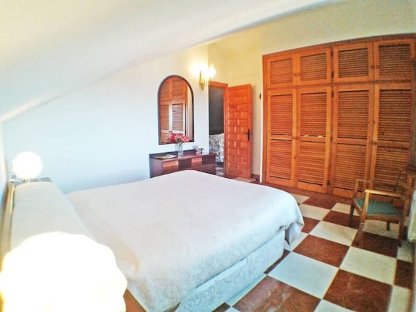 House | 4 bilik tidur 