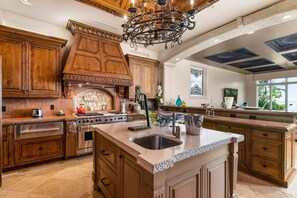 House | 5 bedrooms, Internet - Luxurious 3-story Estate With Gym Pool Slide Private Beach and Lighthouse Views (Pompano Beach)