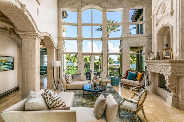House | 5 bedrooms, Internet - Luxurious 3-story Estate With Gym Pool Slide Private Beach and Lighthouse Views (Pompano Beach)