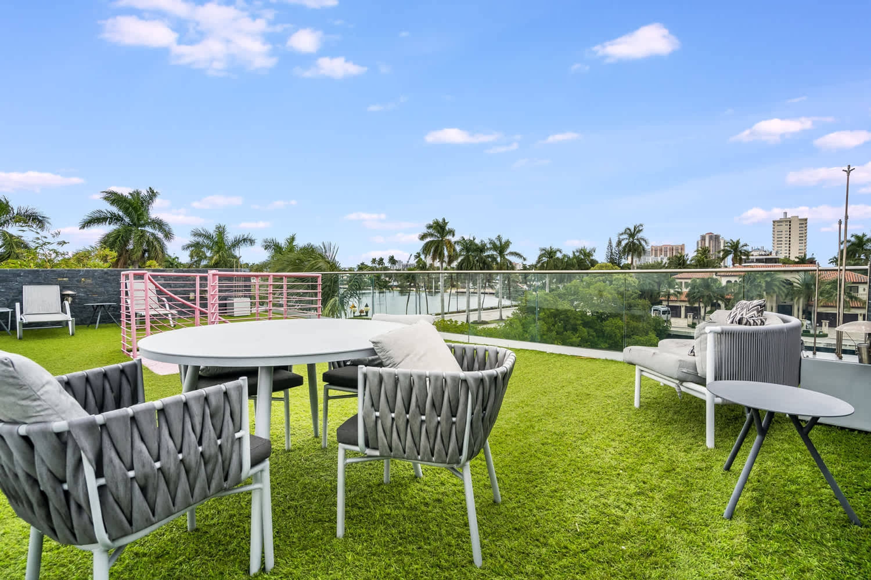 Huis, toegankelijk voor mindervaliden | 6 slaapkamers, een bureau, internet