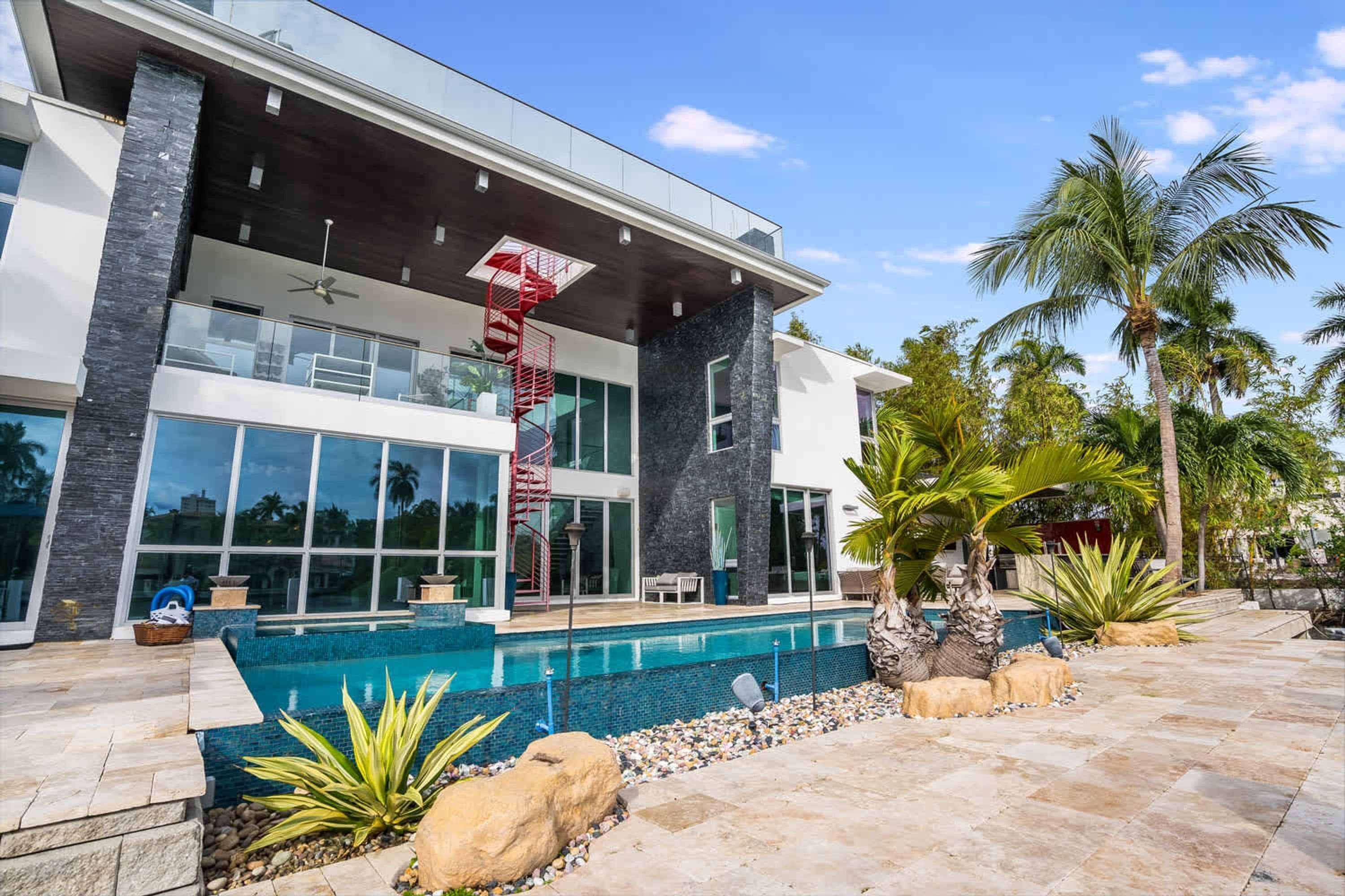 Huis, toegankelijk voor mindervaliden | 6 slaapkamers, een bureau, internet