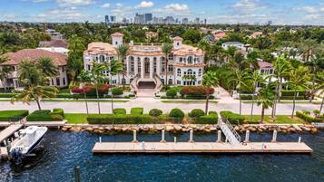 Casa | 9 quartos, acesso à internet de alta velocidade