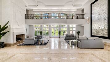 Casa | 9 quartos, acesso à internet de alta velocidade