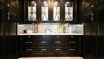 House | 9 bedrooms, Internet