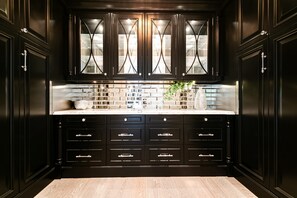 House | 9 bedrooms, Internet - Waterfront Mansion With Game Room Gym Media Room and Guest House (Fort Lauderdale)