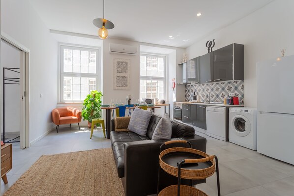 3 عدّة غرف نوم وخدمة الإنترنت