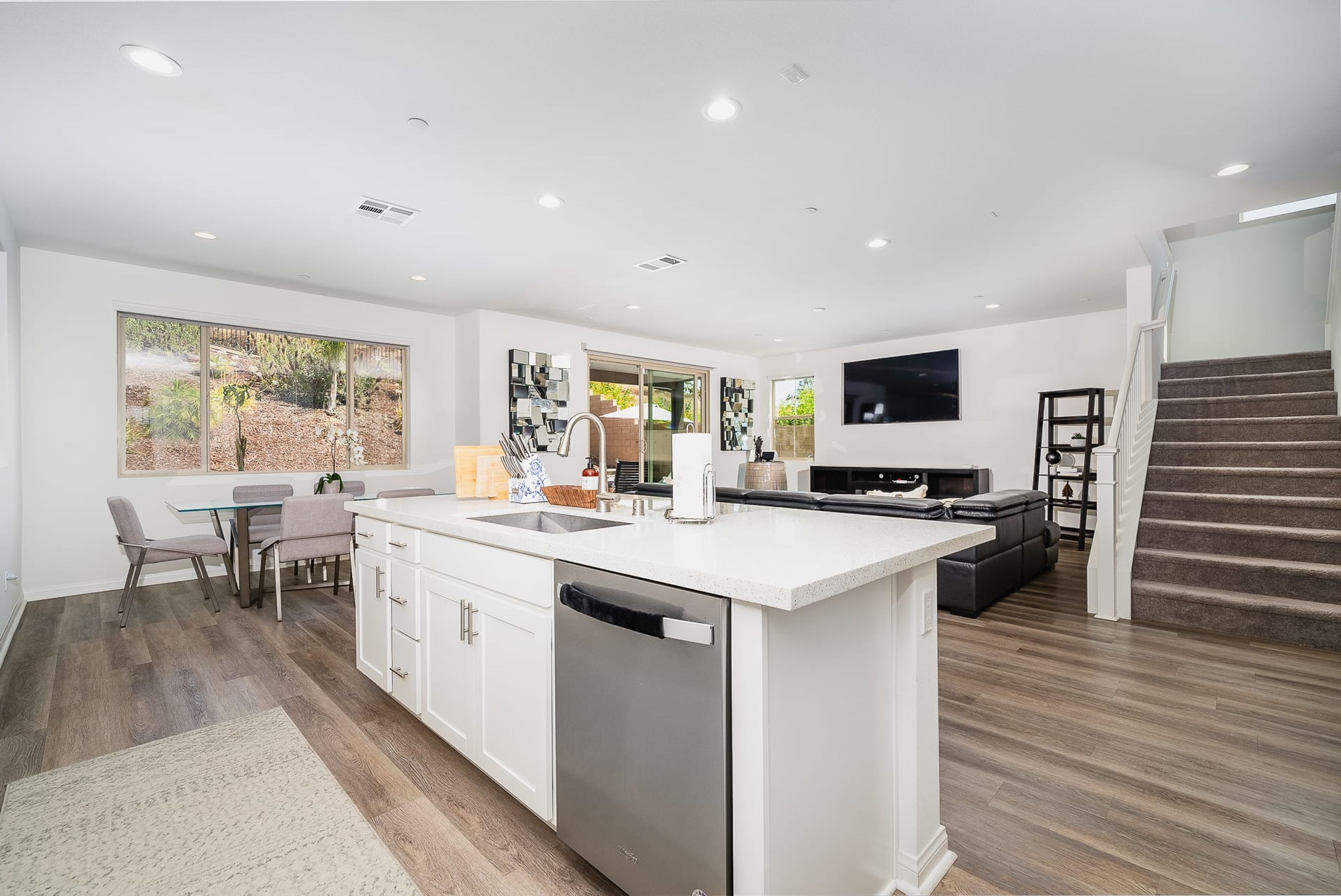 منزل | 5 عدّة غرف نوم وخدمة الإنترنت