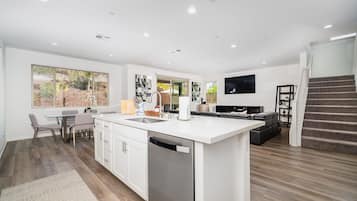 House | 5 bedrooms, Internet