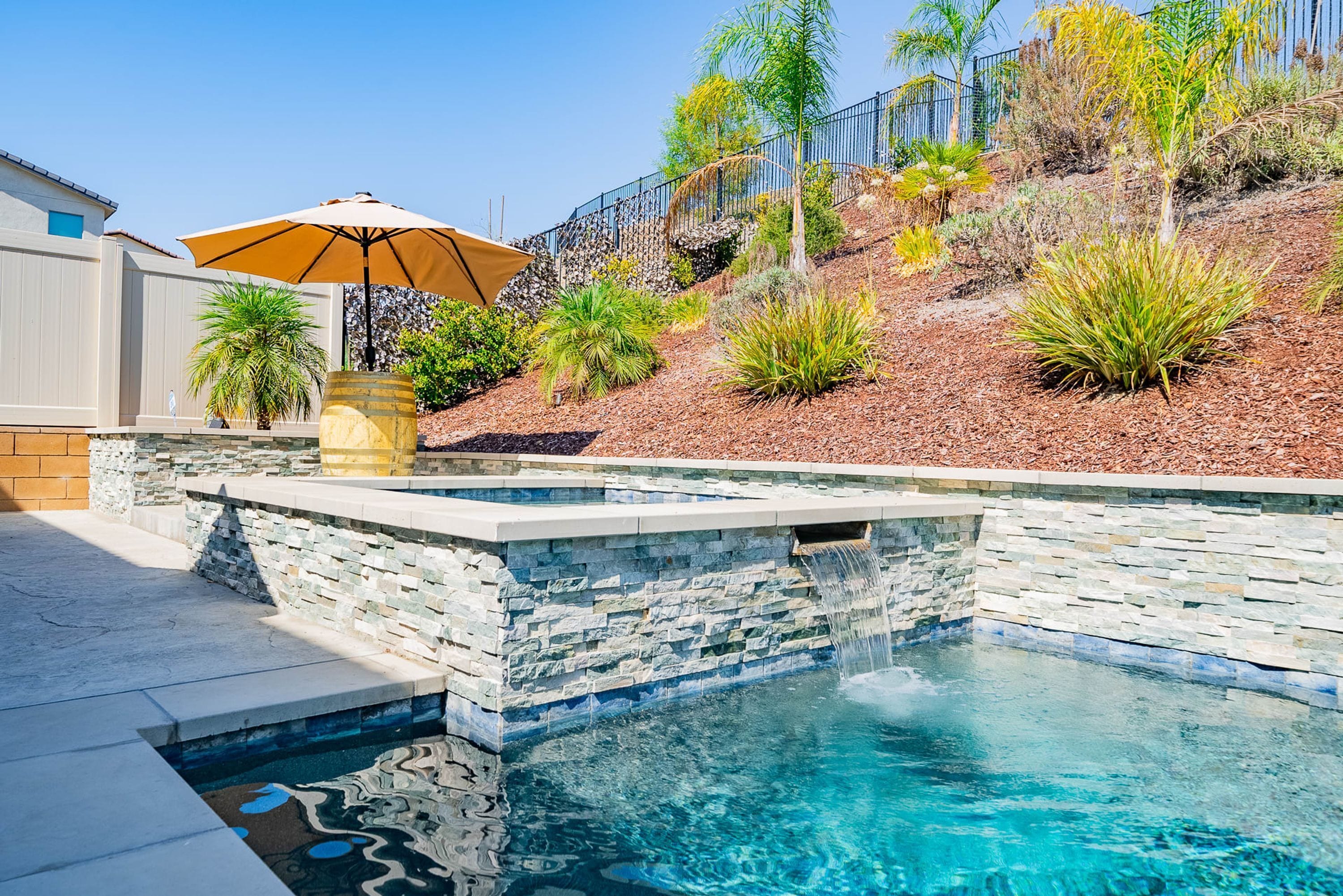 5 عدّة غرف نوم وخدمة الإنترنت