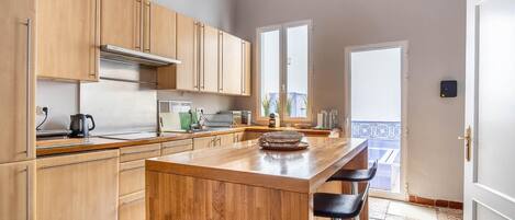 Casa | 6 quartos, acesso à internet de alta velocidade