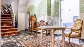 6 bedrooms, Internet