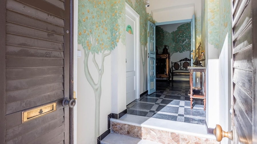 Cheerful 6 Bedroom House in Seville With Terraces