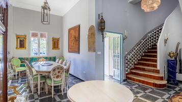 House | 6 bedrooms, Internet