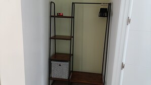 House - 0A King Size Doublebed Near Gulbenkian by Ldapartments (Lisbon)