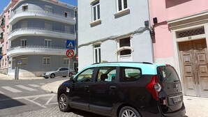 House - 0A King Size Doublebed Near Gulbenkian by Ldapartments (Lisbon)