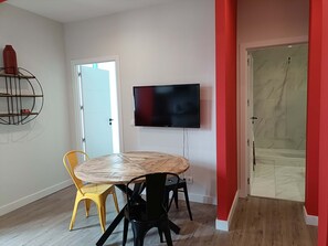 Apartment | 1 bedroom, Internet - 1B Perfect for Families Nomads Near Gulbenkian (Lisbon)